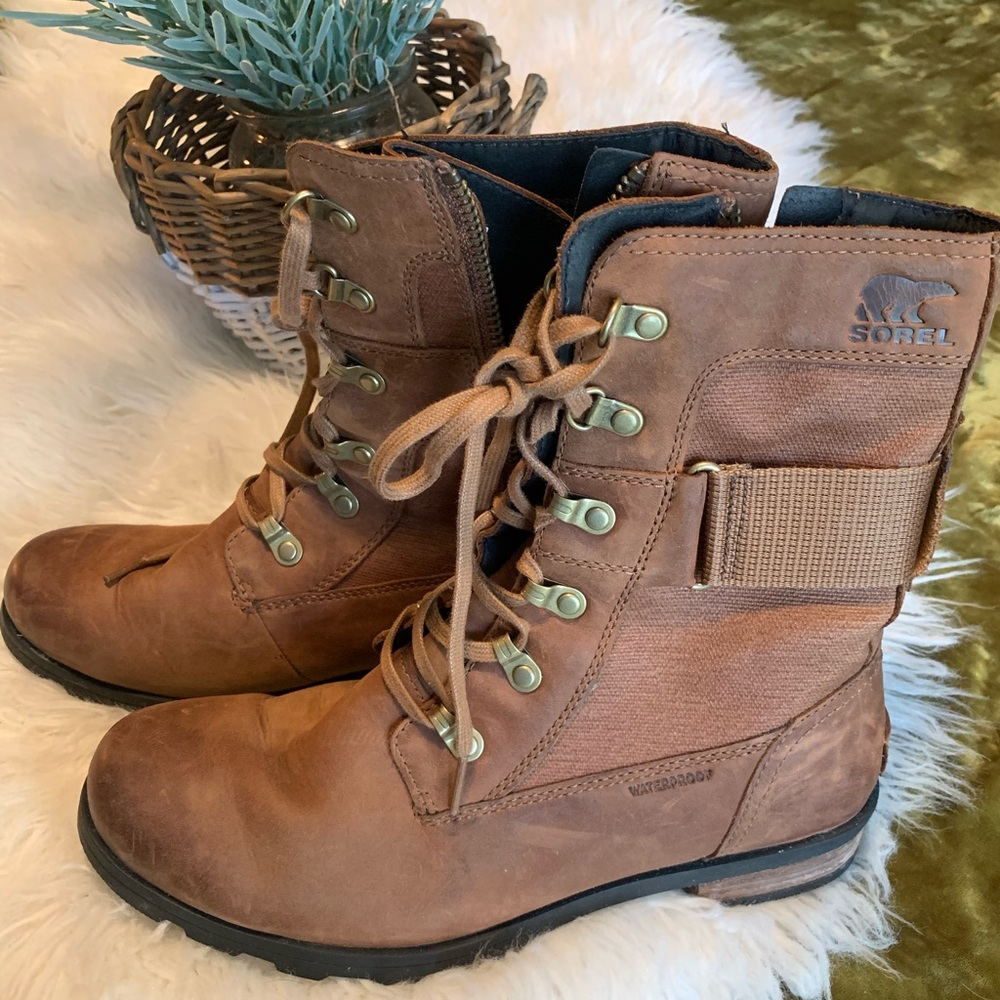 Sorel Emelie Waterproof Leather combat boot, size 8.5.